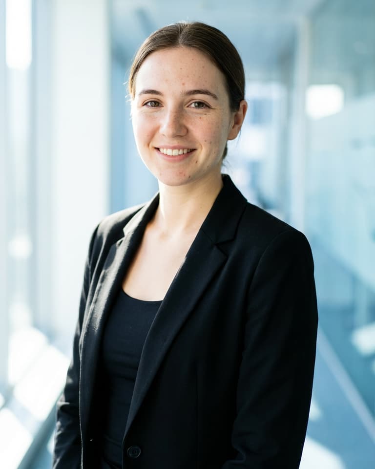 Corporate Headshots Guide: Team Standards, Styling, and Rollout Checklist hero image 3